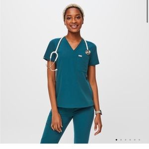 Figs Catarina one pocket scrub top- Caribbean blue size small